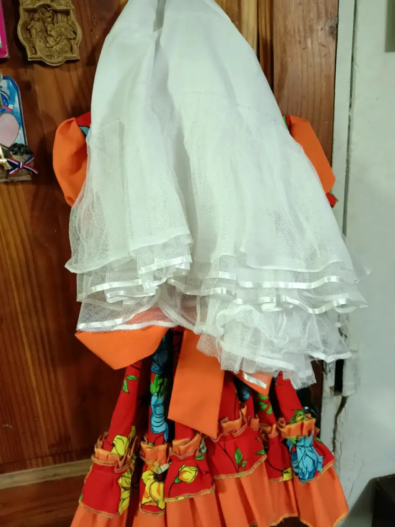 Vestido de niña con estampado floral y lazo - 3
