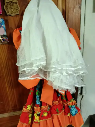 Vestido de niña con estampado floral y lazo - miniatura 3