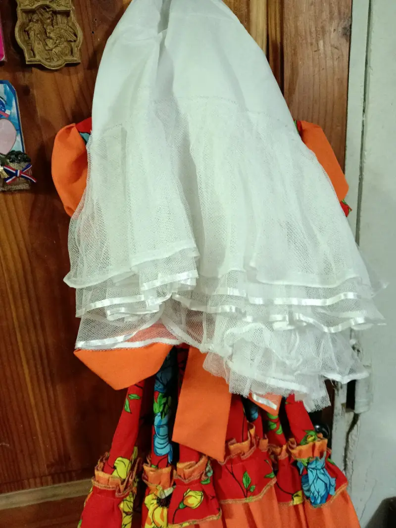 Vestido de niña con estampado floral y lazo - 4