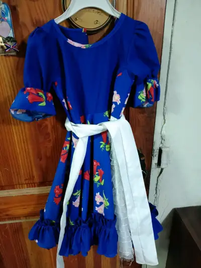 Vestido de niña con estampado floral y lazo - miniatura 6