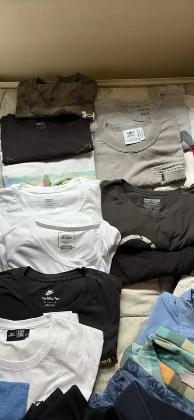 Lote de poleras y camisas de marcas variadas - miniatura 2