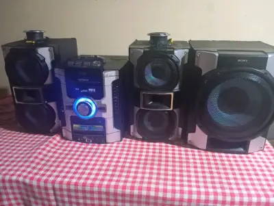 Sistema de sonido Sony con parlantes potentes - miniatura 4