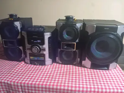 Sistema de sonido Sony con parlantes potentes - miniatura 5