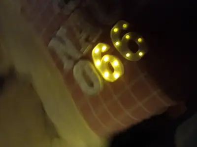 Letras y números decorativos con luces LED - miniatura 3