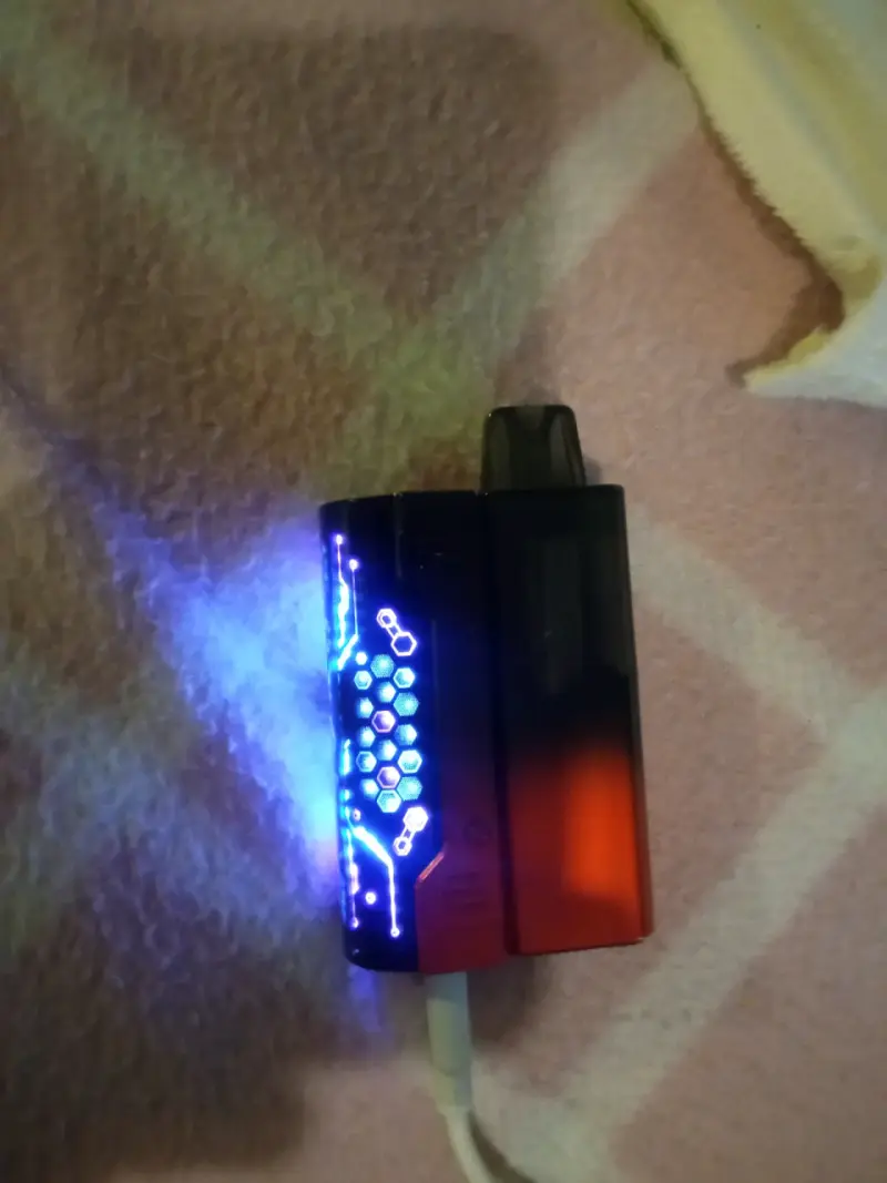 Vapeador LED Lost Angel con diseño futurista - 3