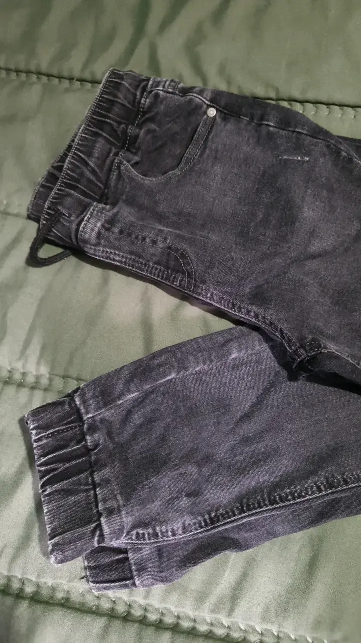 Pantalones de mezclilla negros con elástico - 2