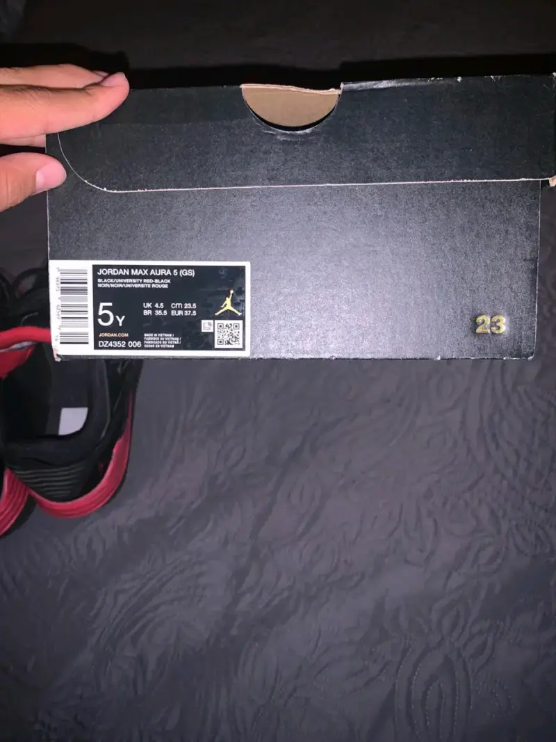 Zapatillas Nike Air Jordan Max Aura 5Y Negras y Rojas - 4