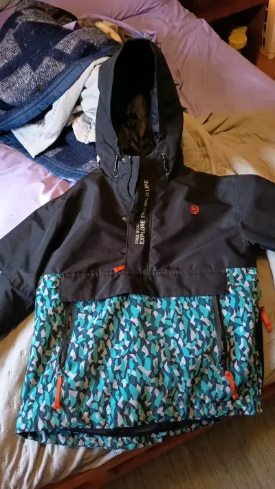 Chaqueta impermeable para niños con diseño geométrico - miniatura 1
