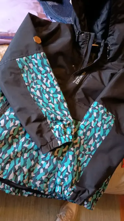 Chaqueta impermeable para niños con diseño geométrico - miniatura 4