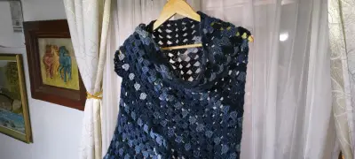 Chal tejido a crochet azul degradado - miniatura 1