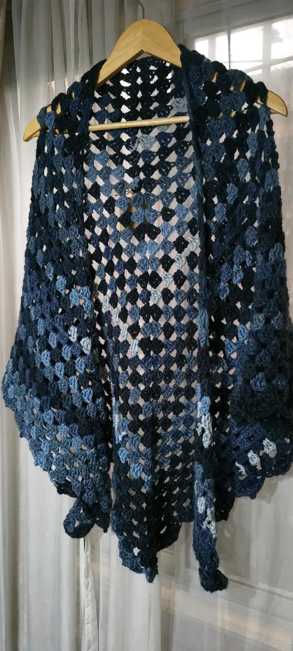 Chal tejido a crochet azul degradado - 5