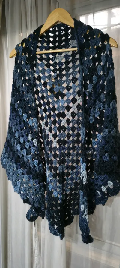 Chal tejido a crochet azul degradado - miniatura 5