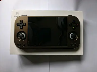 Consola portátil Anbernic RG 477M con pantalla táctil - miniatura 1
