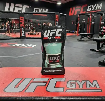 Guantes de Entrenamiento UFC Gym Verdes 14 oz - miniatura 1