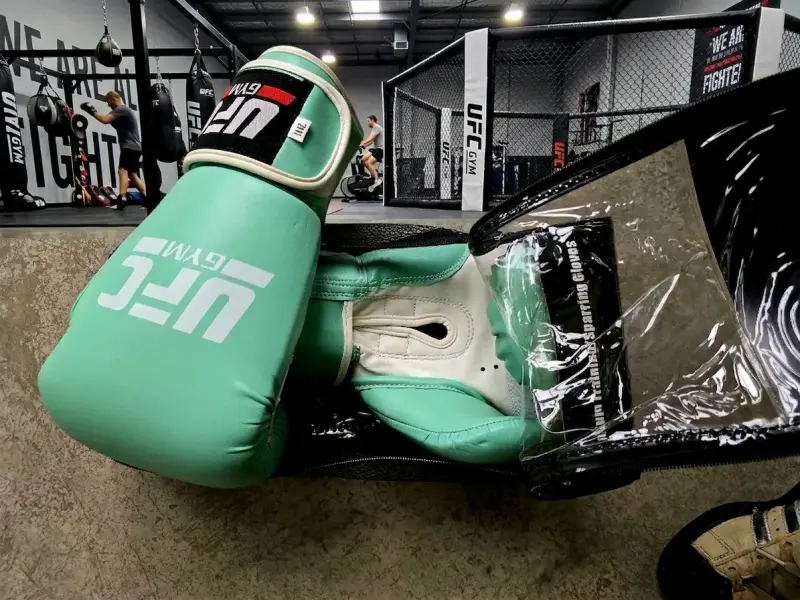 Guantes de Entrenamiento UFC Gym Verdes 14 oz - 2