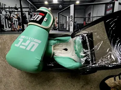 Guantes de Entrenamiento UFC Gym Verdes 14 oz - miniatura 2