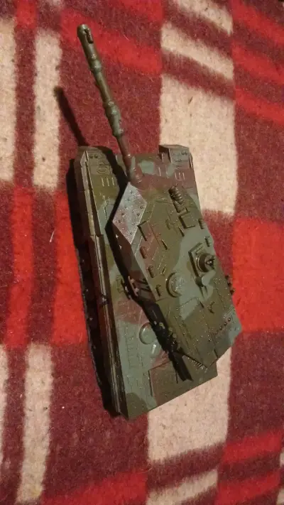 Tanque de juguete militar verde - miniatura 3