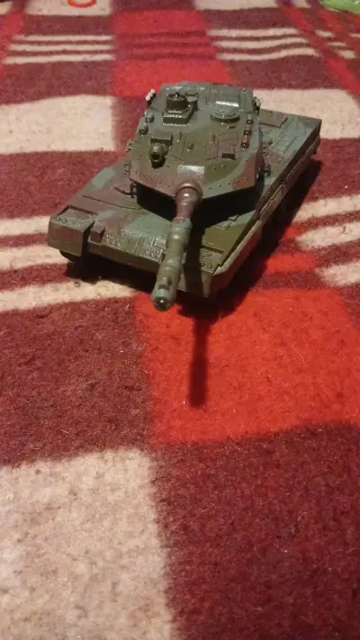 Tanque de juguete militar verde - miniatura 5