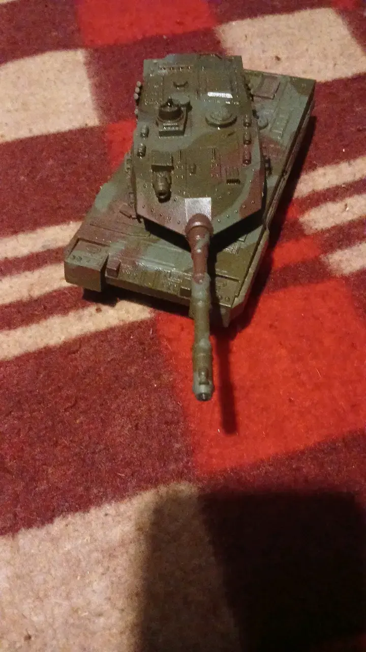 Tanque de juguete militar verde - 6