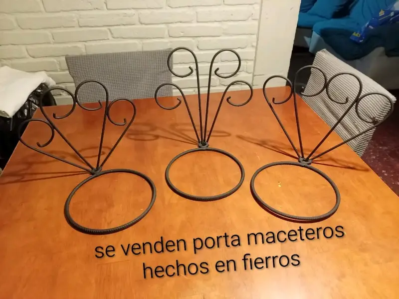 Porta maceteros de fierro decorativos