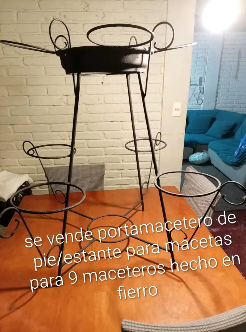Portamacetero de pie para 9 macetas de fierro