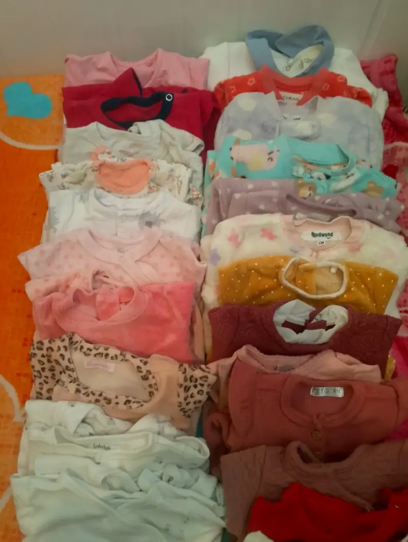 Lote de ropa de bebé variada en buen estado - 3
