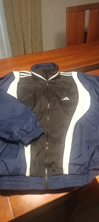 Chaqueta deportiva Adidas azul y negra - miniatura 1