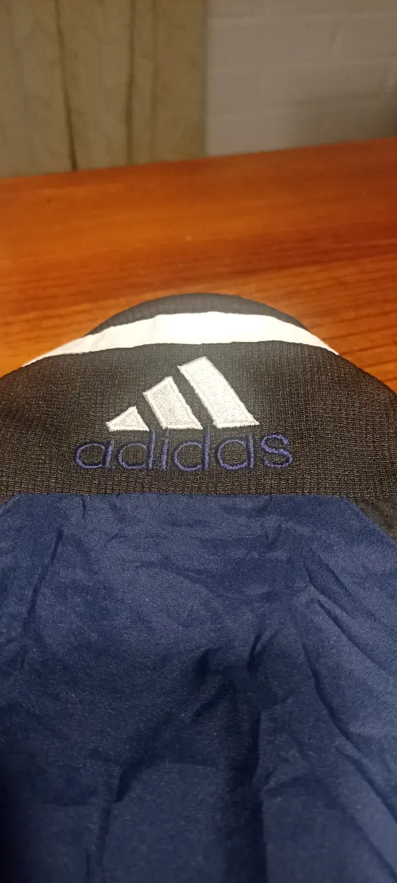 Chaqueta deportiva Adidas azul y negra - 4
