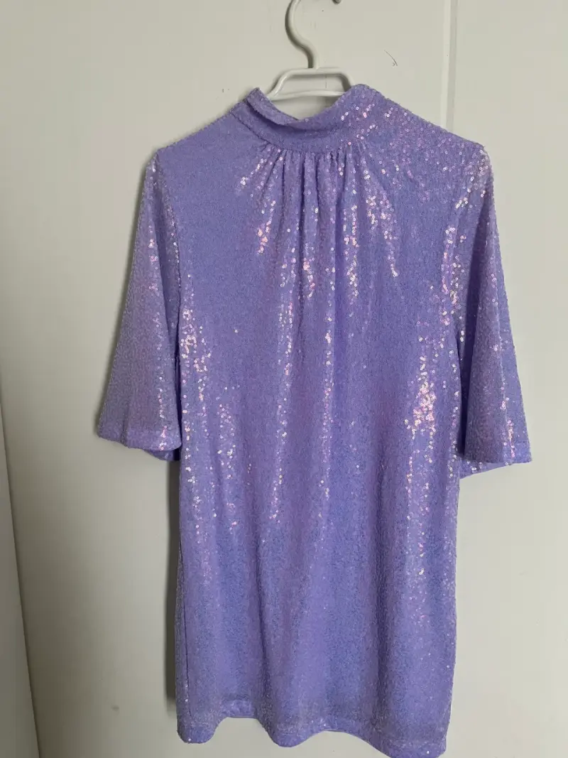 Vestido corto lila con lentejuelas - 1
