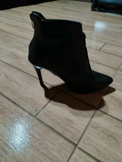Botines de tacón alto negros elegantes - miniatura 1