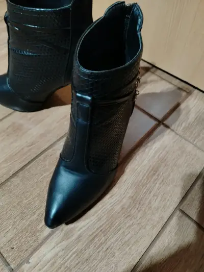 Botines de tacón alto negros elegantes - miniatura 3