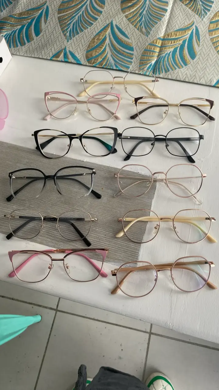 Set de gafas ópticas variadas con estuches - 5