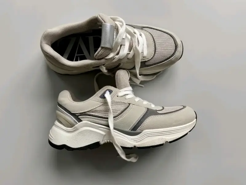 Zapatillas deportivas beige Zara para mujer - 1