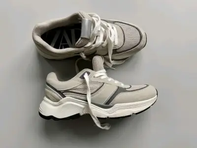 Zapatillas deportivas beige Zara para mujer - miniatura 1