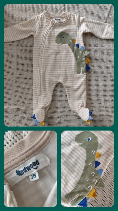 Enterito de bebé con diseño de dinosaurio - miniatura 2