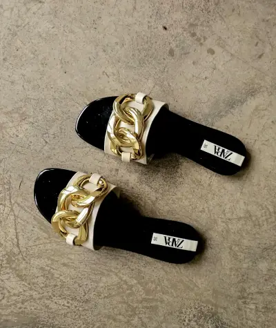 Sandalias planas con cadena dorada Zara - miniatura 1