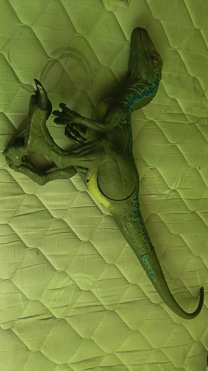 Figura de dinosaurio velociraptor articulada - 2