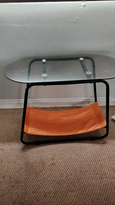 Mesa auxiliar de vidrio con revistero naranja - miniatura 1