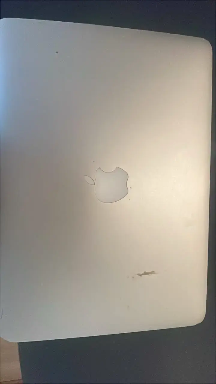 MacBook Air A1466 usado en buen estado - 2