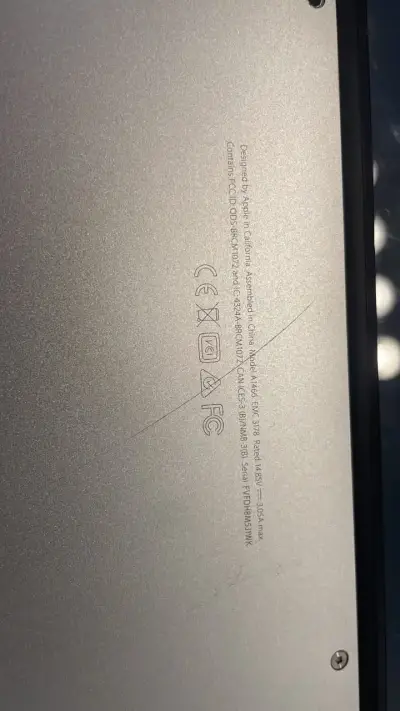 MacBook Air A1466 usado en buen estado - miniatura 3