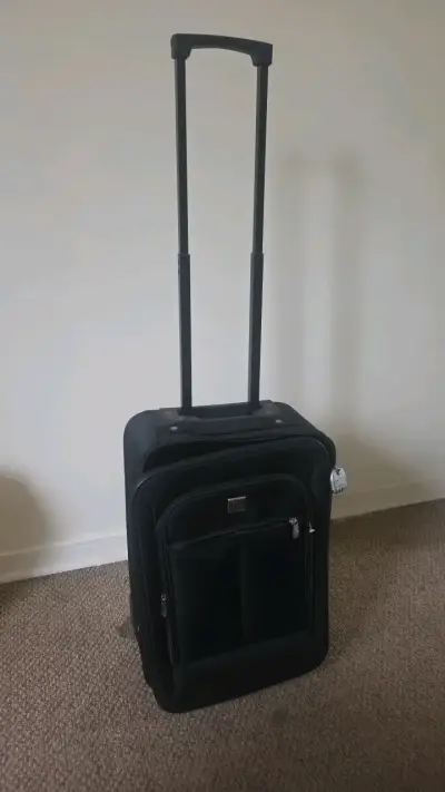 Maleta de viaje negra con ruedas y asa extensible - miniatura 1