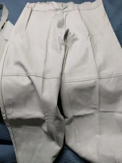 Pantalón y pechera de cuero soldador y zapatos seg - miniatura 1