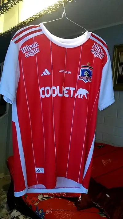 Camiseta Colo-Colo Roja Adidas 2023 - miniatura 1
