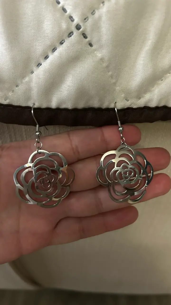 Aros colgantes de acero quirurgic en forma de flor - 2