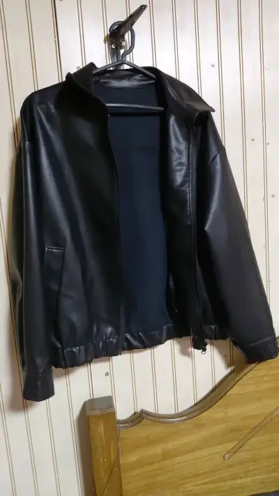 Chaqueta de cuero sintético negra para hombre - miniatura 1