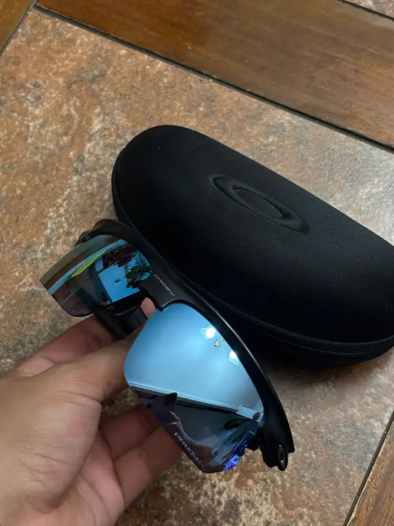 Gafas de sol deportivas Oakley con estuche - 5