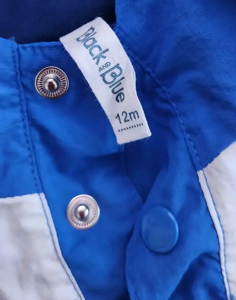 Chaqueta cortaviento infantil azul con capucha - 2