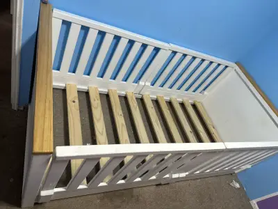 Cama con barandas desmontable - miniatura 2