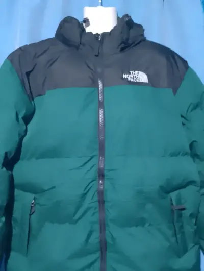 Chaqueta de invierno impermeable con capucha - miniatura 1