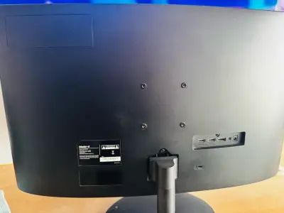 Monitor curvo Master-G de 24 pulgadas - miniatura 1